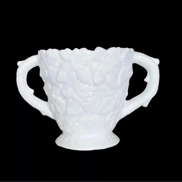 WESTMORELAND White Milk Glass Bramble Maple Leaf Double Handle Open Sugar Bowl - Picture 1 of 5
